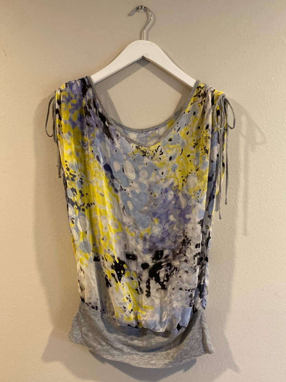 Three Dots 100% Silk Abstract Blouse Medium Gray Tencel Cami Layered Top USA - Picture 2 of 11